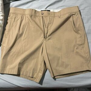 Abercrombie Men Khaki Flat front 7” all day shorts - Stretch Classic Fit Size 38
